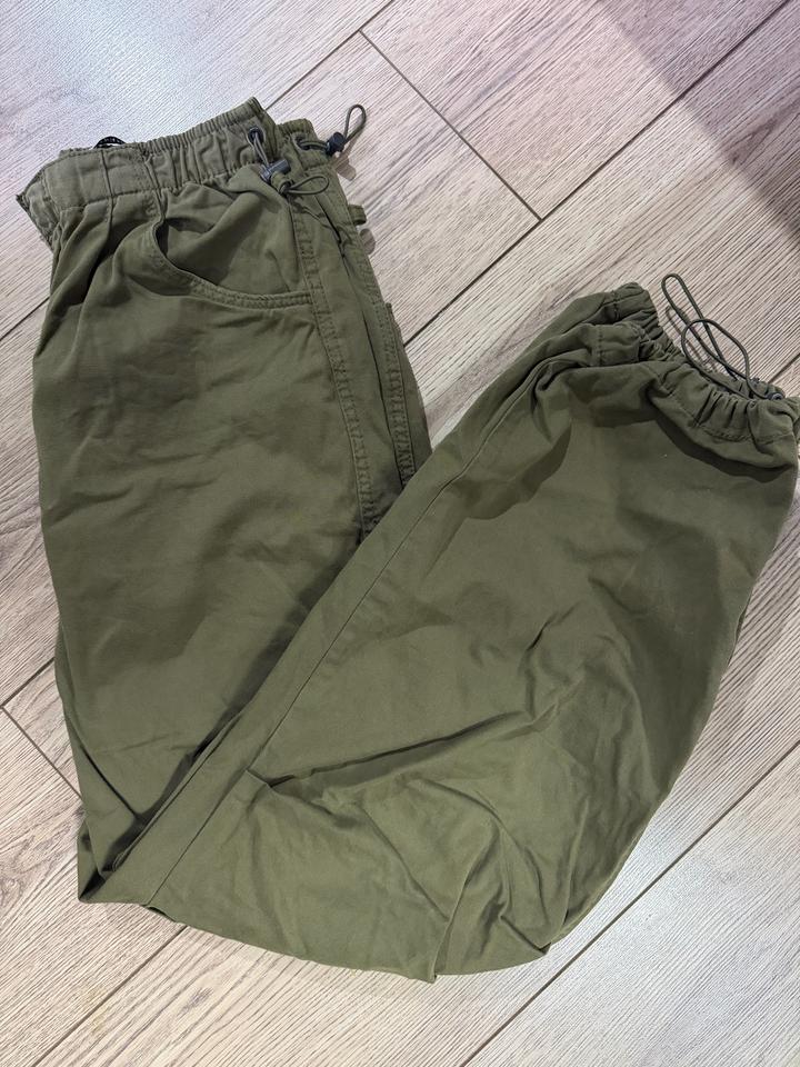 Брюки парашюты Bershka