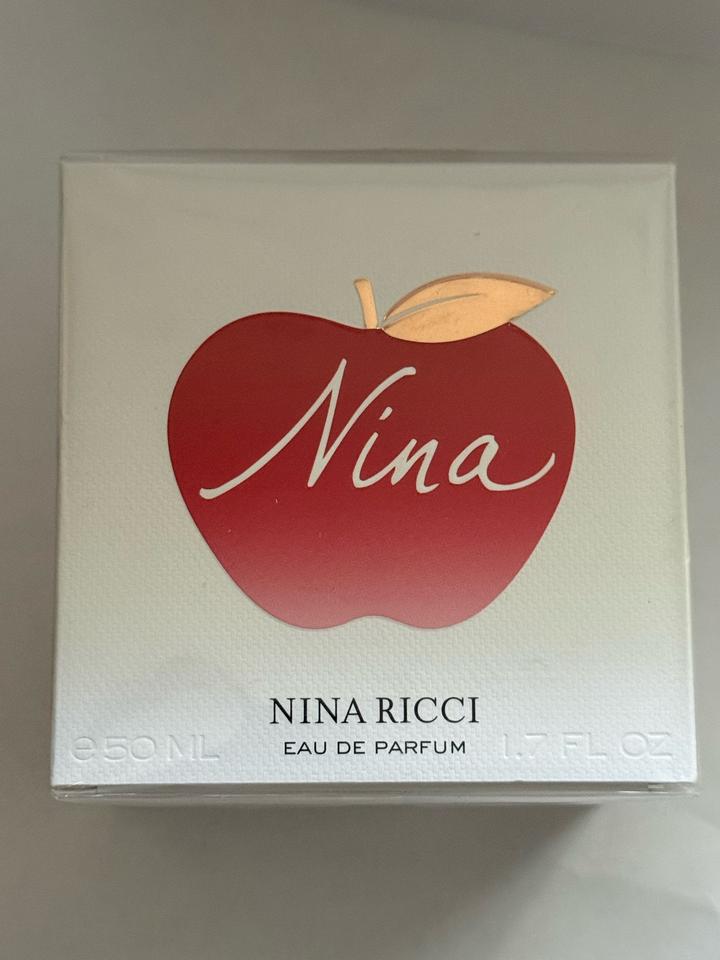 NINA RICCI