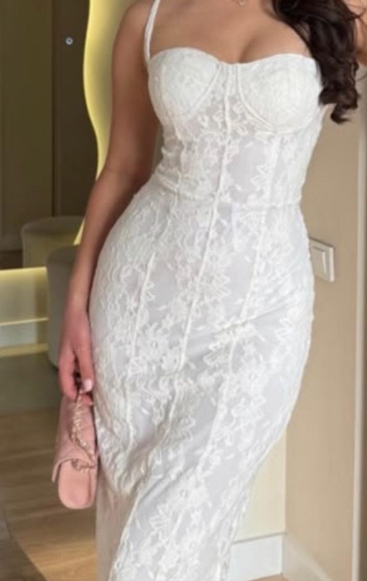 Кружевное платье-корсет