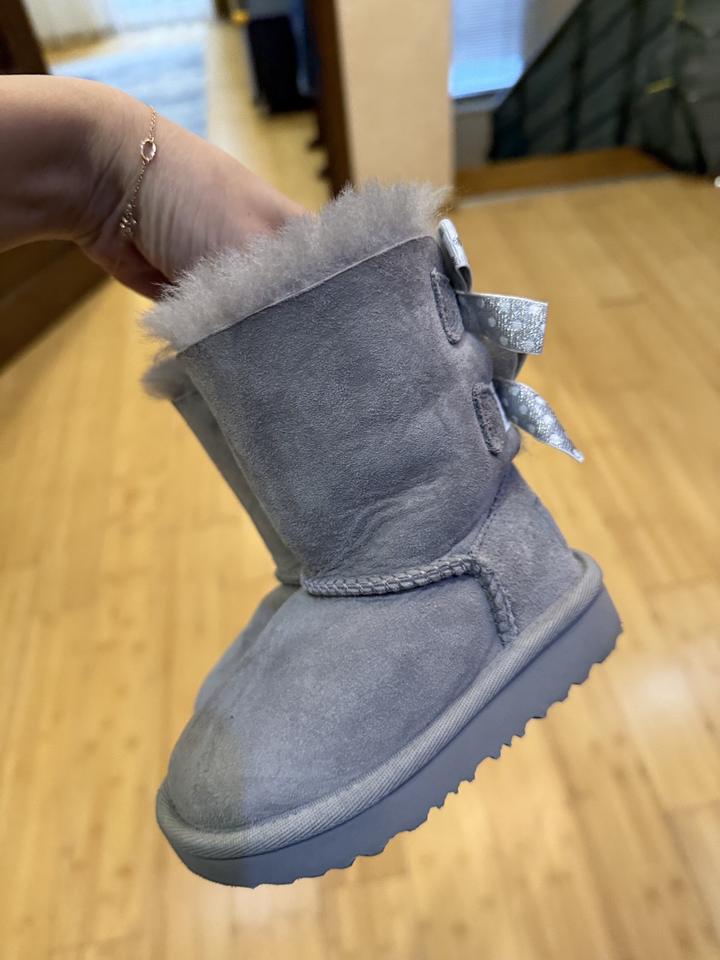 UGG