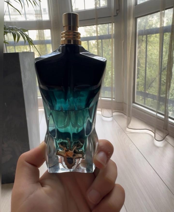 Это Jean Paul Gaultier Le Beau Le Parfum,
