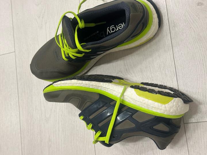 Кроссовки adidas новые 40,5-41 размер