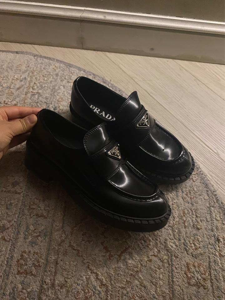 Лоферы Prada
