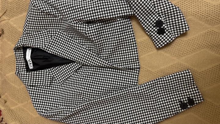 Пиджак в клетку ZARA, укороченый, S