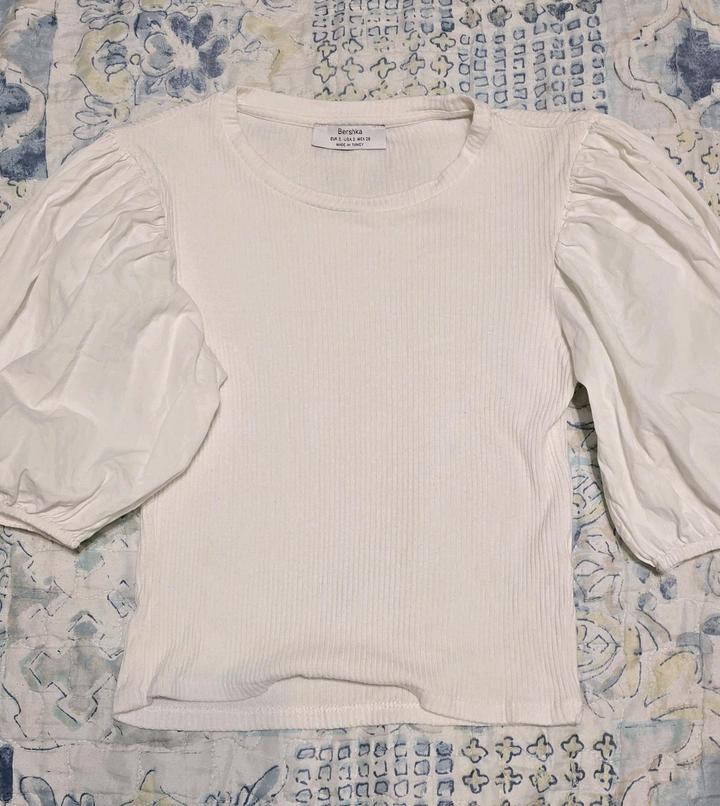 Белая кофточка Bershka s