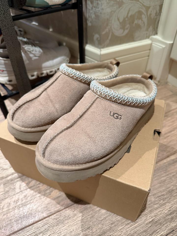 UGG