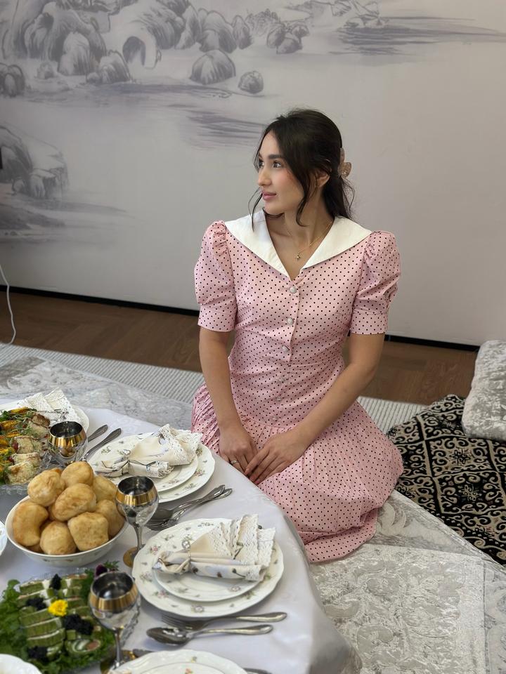 Платье  в горошек с воротником