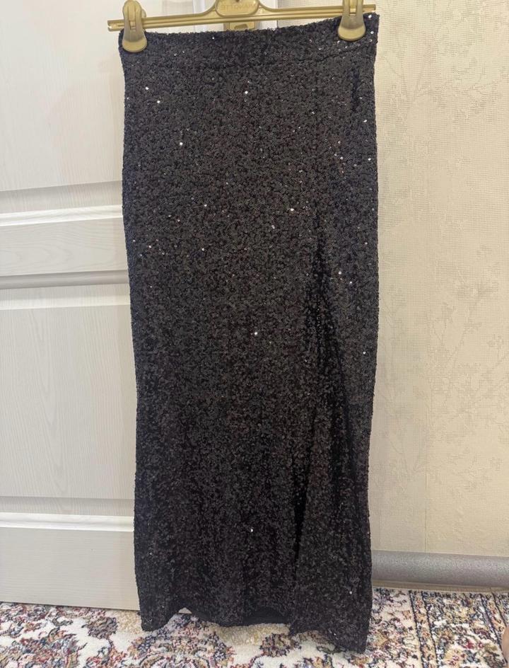 Zara Юбка в пайетках с разрезом