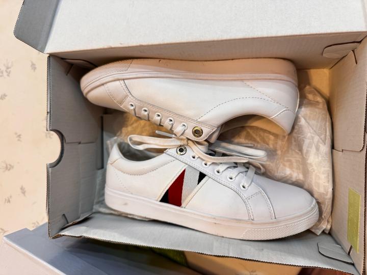 Tommy Hilfiger