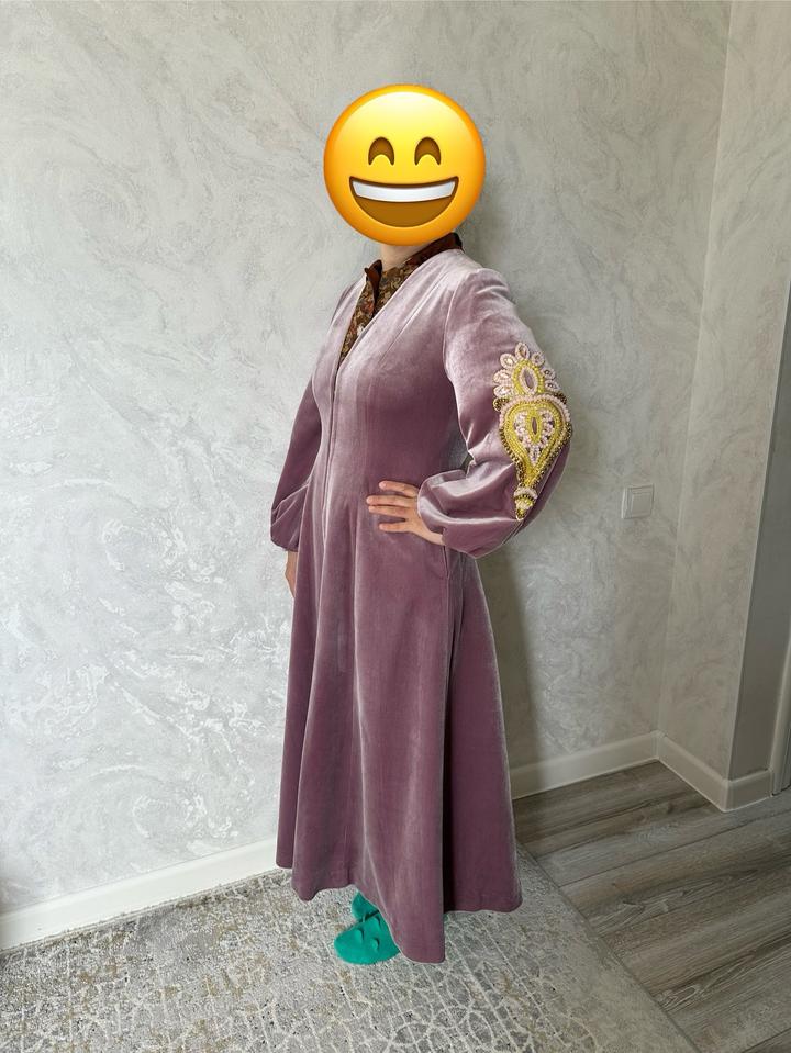 Бархатное камзол с вышивкой