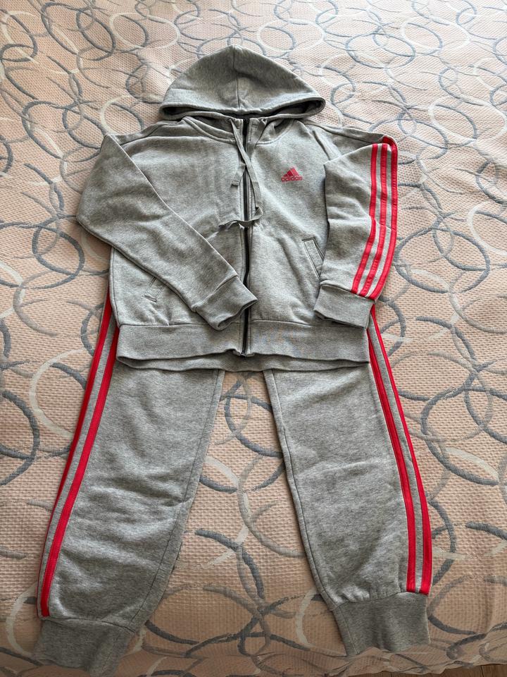 Спортивный костюм adidas