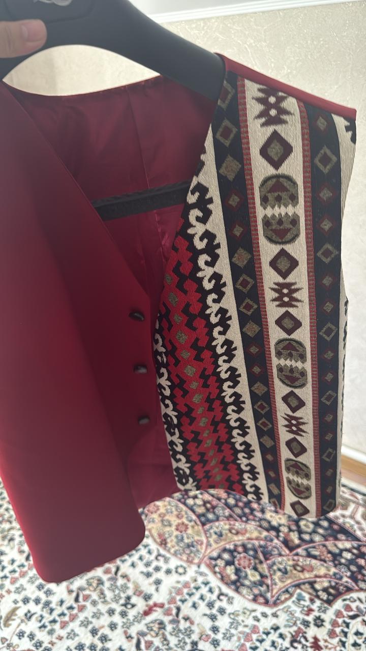 Жилет с этническим орнаментом
