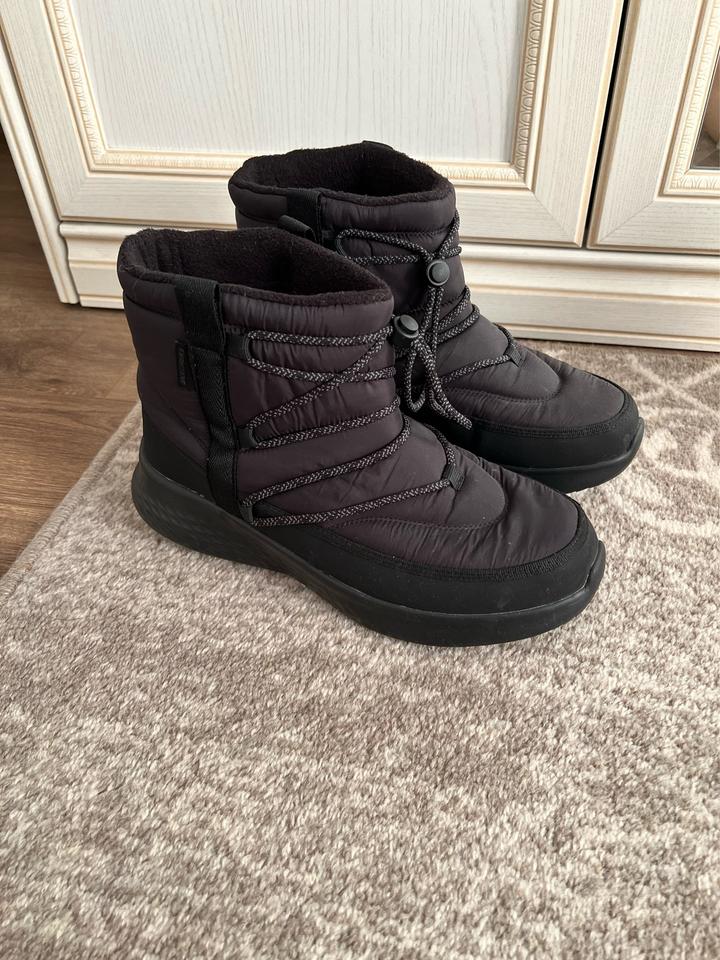 Skechers