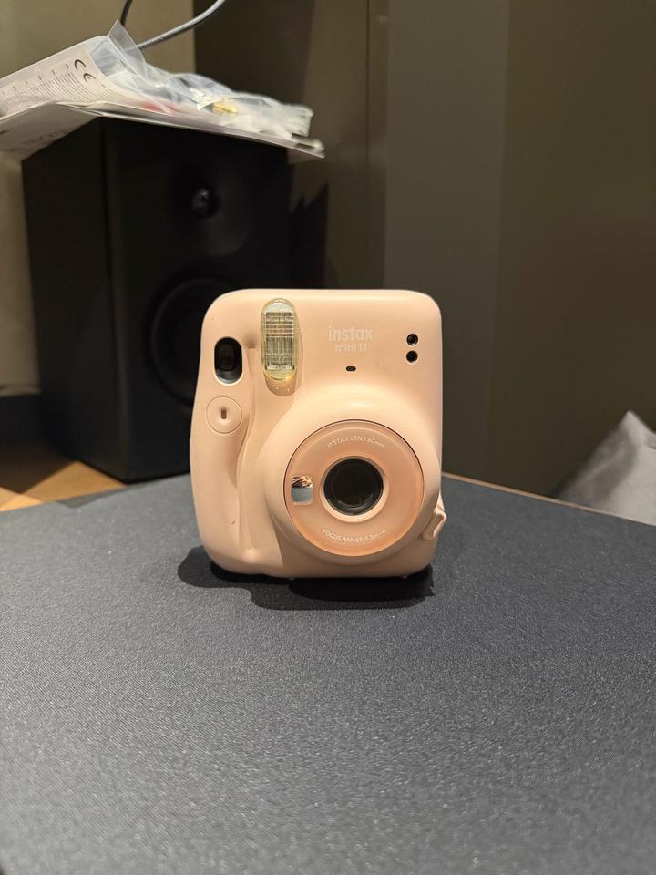 Фотоаппарат Fujifilm Instax mini 11