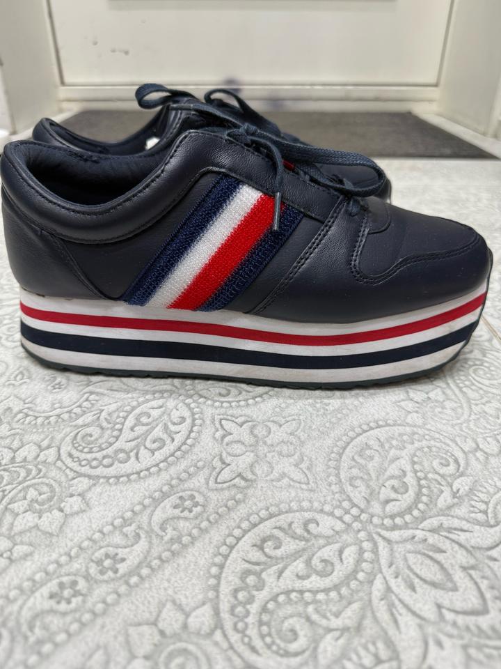 Tommy Hilfiger