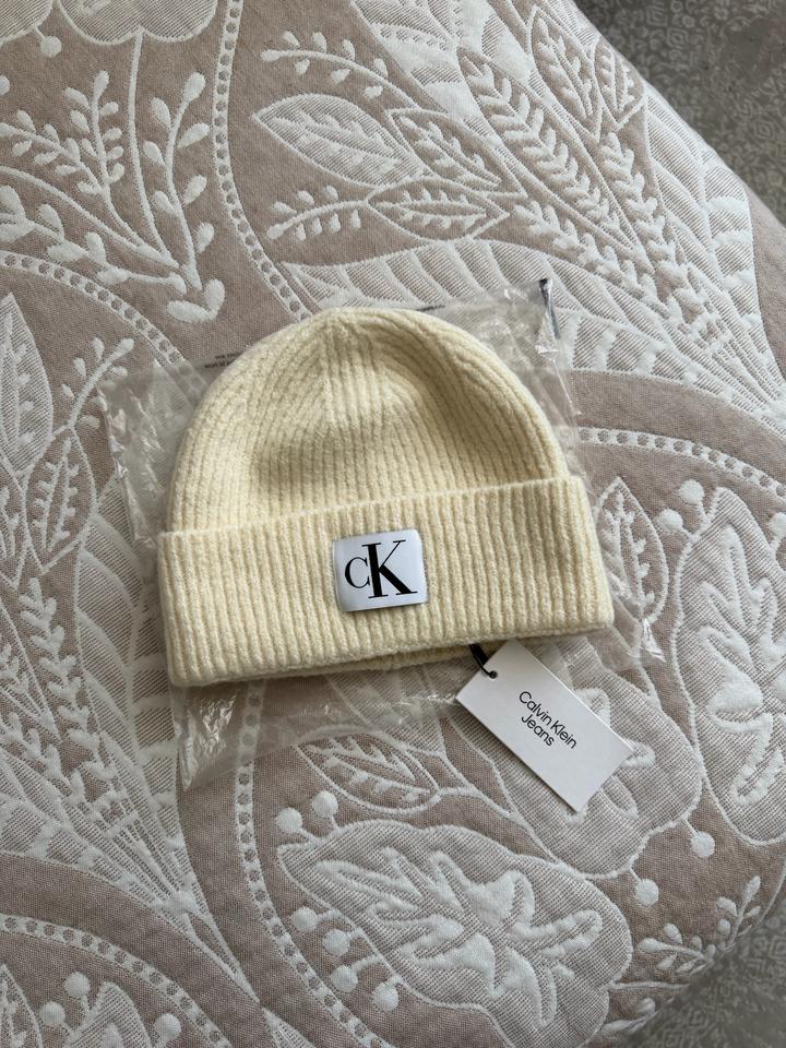 Шапка Calvin Klein Jeans
