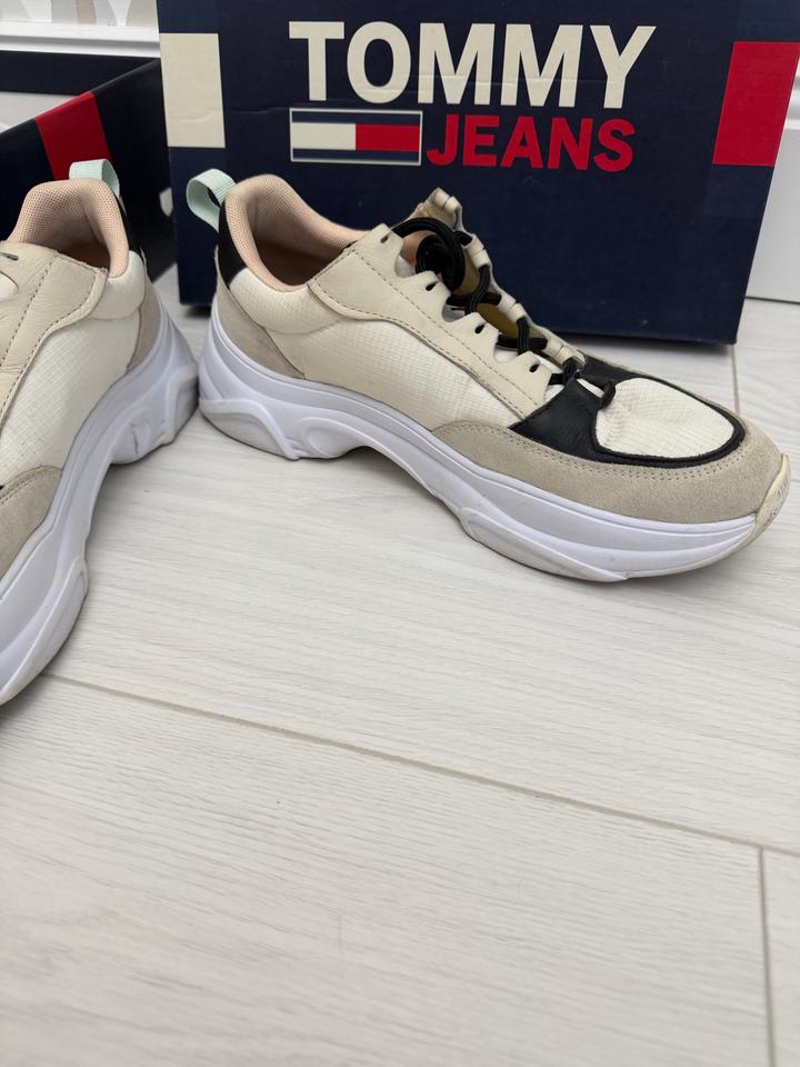 Tommy Hilfiger