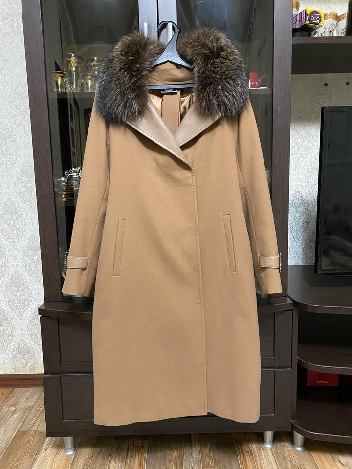 Loreta Пальто с меховым воротником
