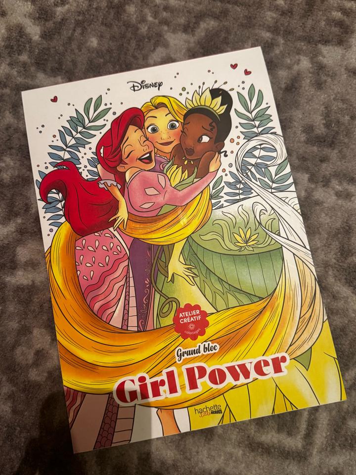 НОВАЯ Disney Girl Power Hachette — раскраска принцесс, без номеров