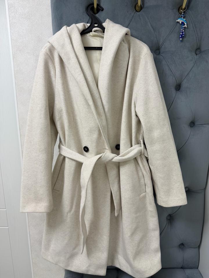 Zara Пальто с капюшоном
