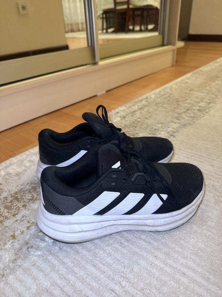 Кроссовки adidas
