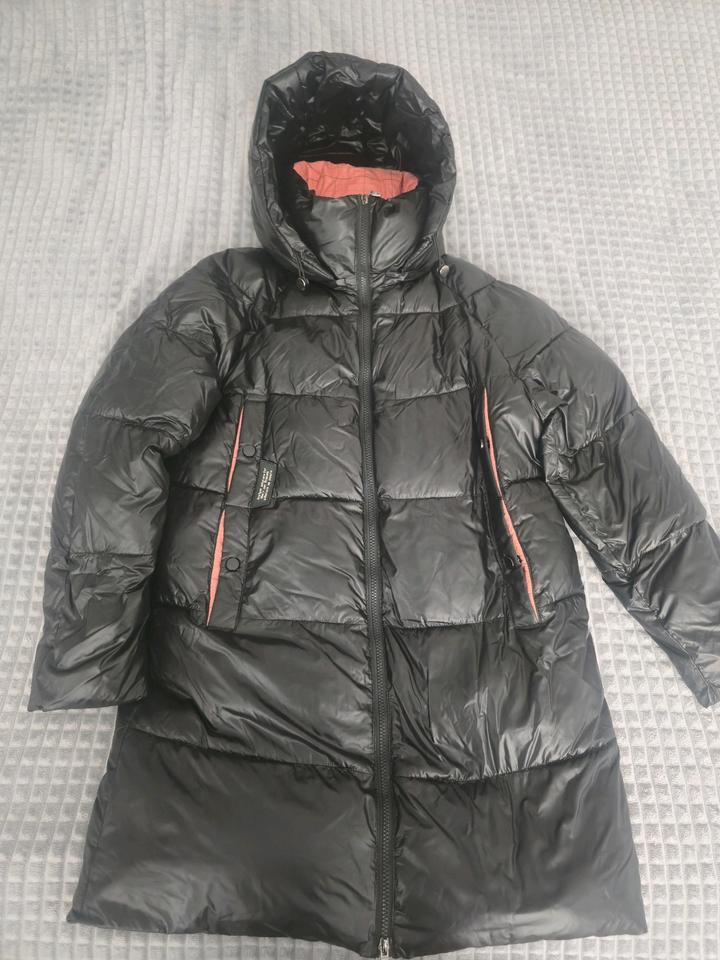 Berriza Продам куртку женскую зима