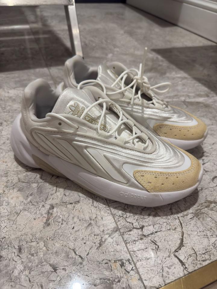 Кроссовки adidas Ozelia