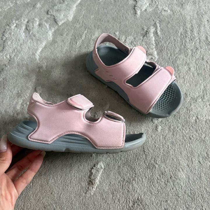 Сандалии adidas 26р