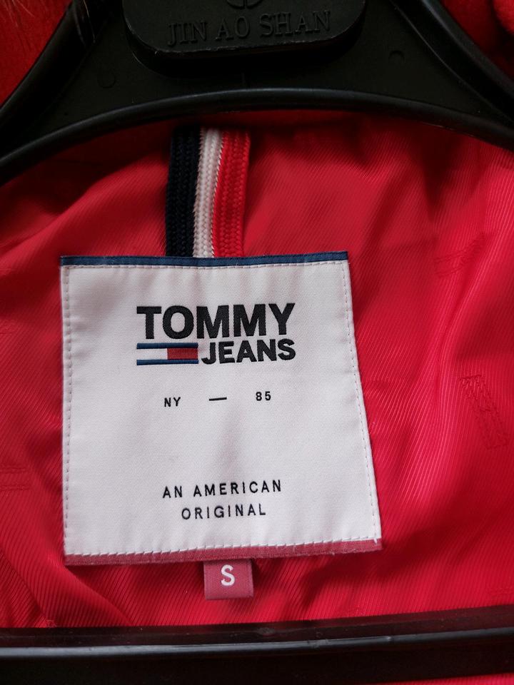Куртка зимняя красная Tommy Hilfiger размер S