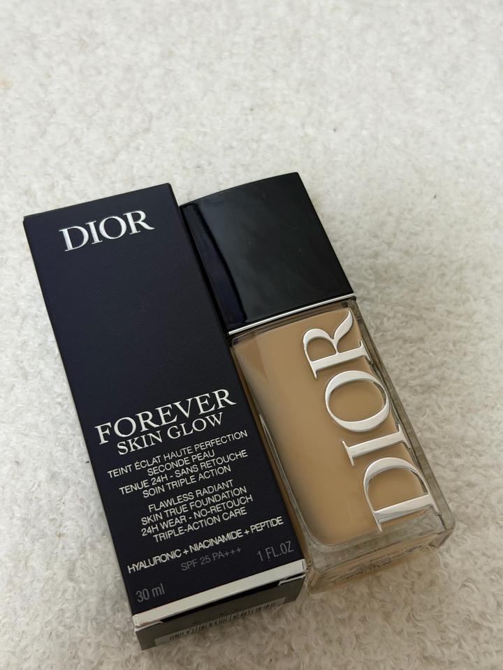 Тональный крем Dior Forever Skin Glow