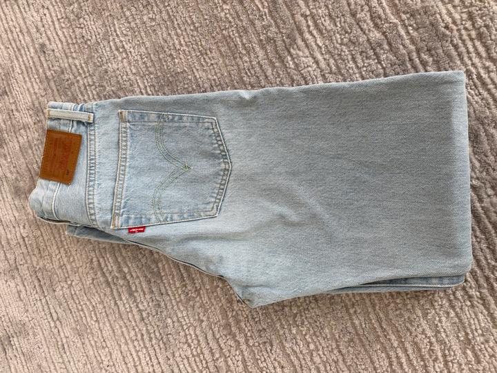 Джинсы Levi's