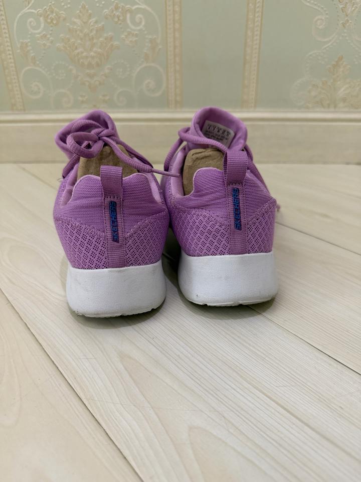 Skechers