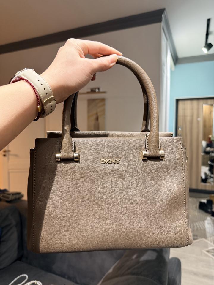 DKNY