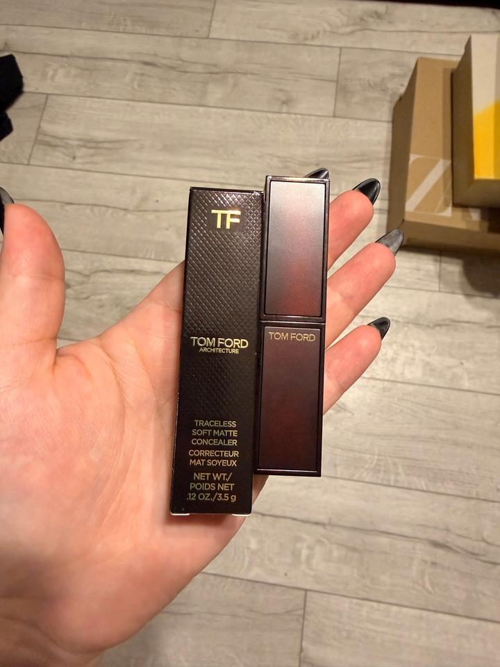 Консилер TOM FORD Traceless Soft Matte Concealer