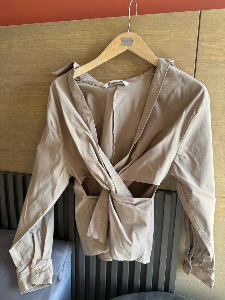 Блузка ZARA с вырезами