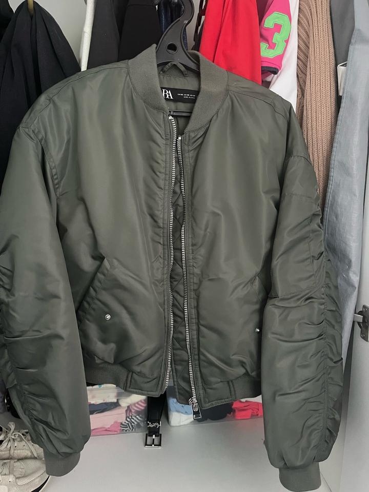 Бомбер ZARA
