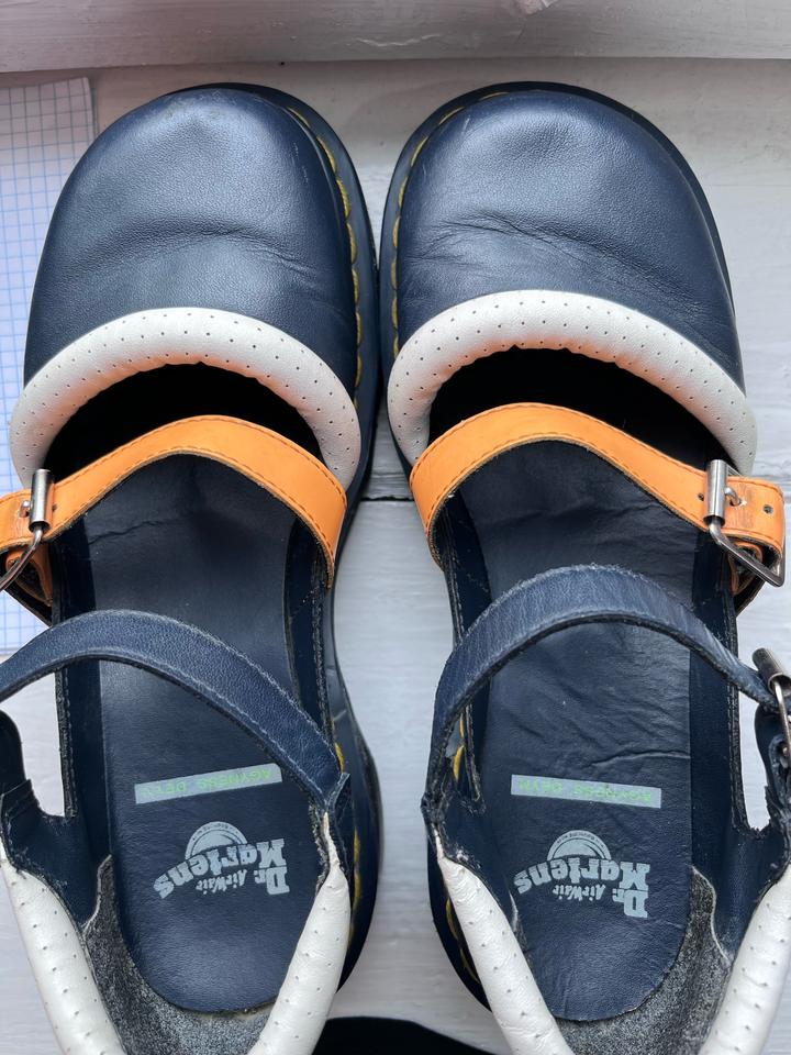 Сандалии Dr. Martens
