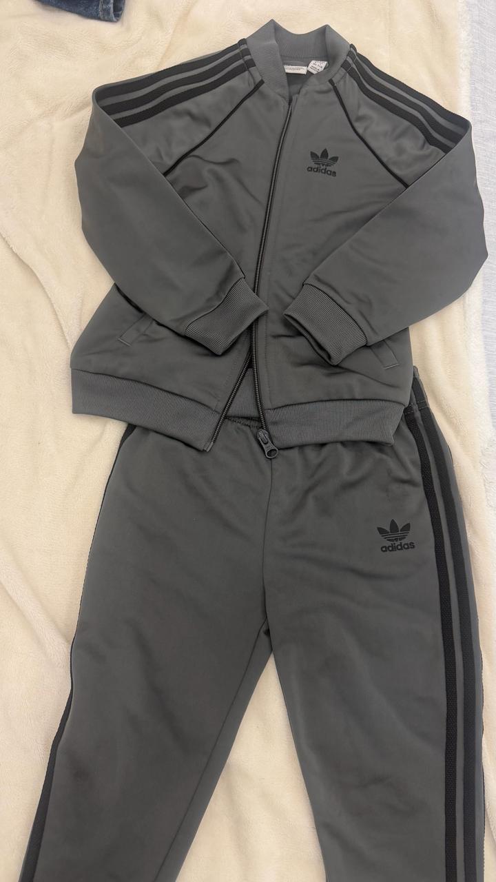 Спортивный костюм adidas