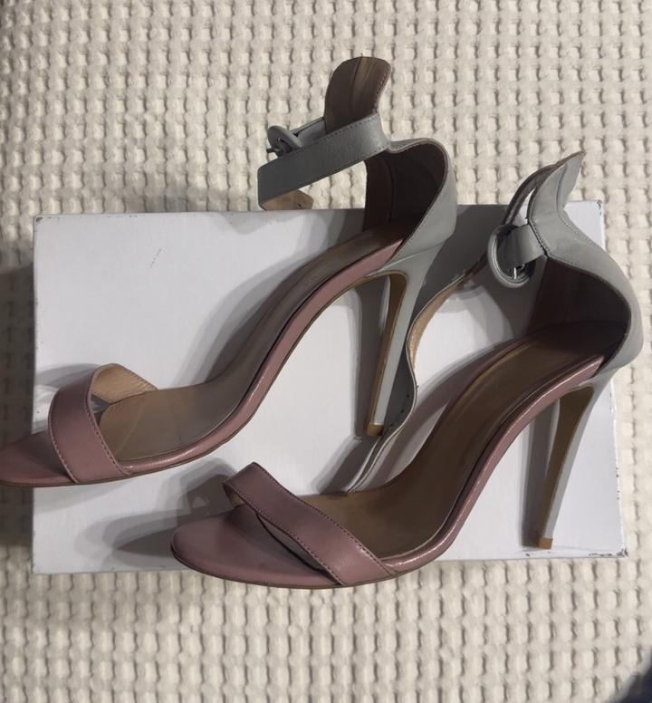 Perfect Pairs Босоножки на шпильке