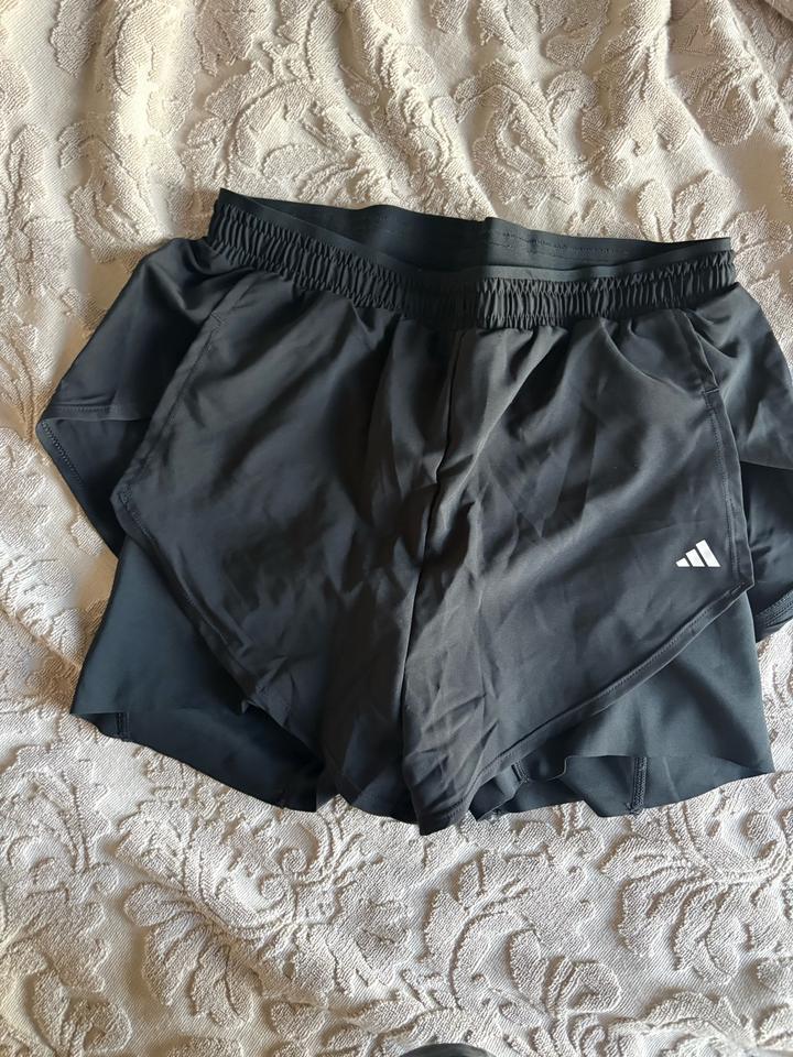Спортивные шорты adidas