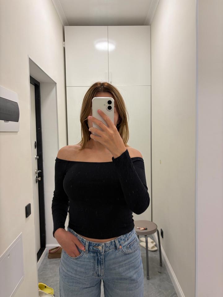 Stradivarius Топ с открытыми плечами