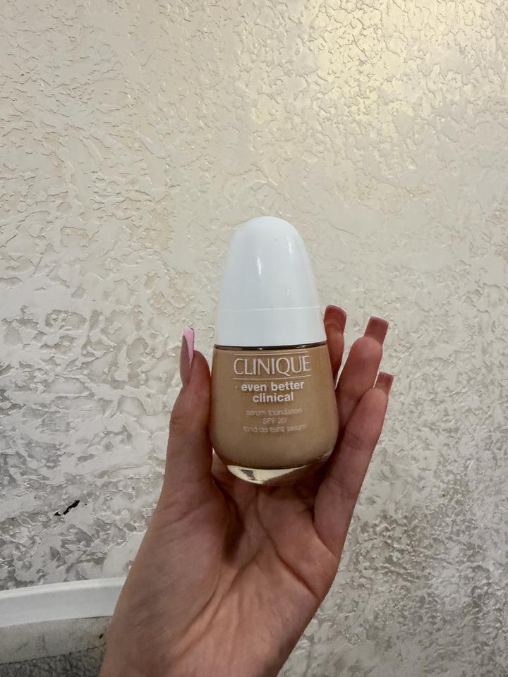 Тональный крем Clinique even better clinical serum foundation