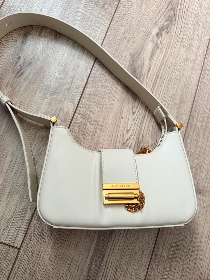 Сумка багет Charles & Keith