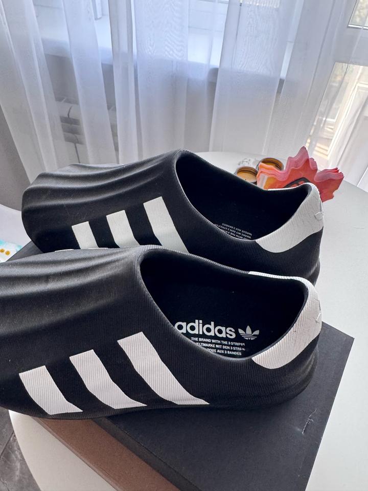 Adidas кроксы