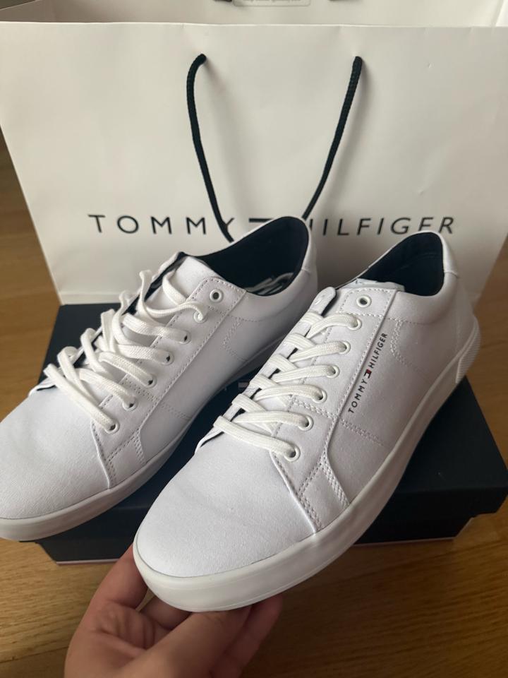Tommy Hilfiger