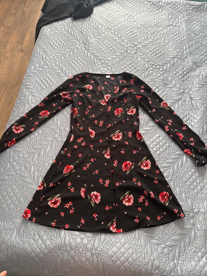 H&M Платье мини на пуговицах с цветочным принтом