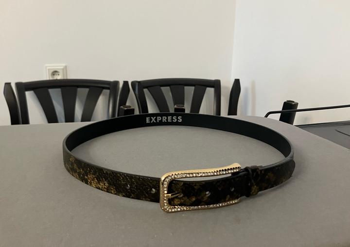 Express Ремень с пряжкой со стразами и змеиным принтом