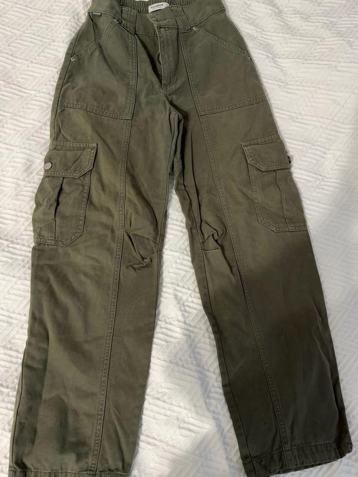 Джинсы карго цвета хаки Pull & Bear