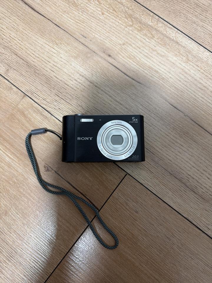 Цифровой фотоаппарат SONY