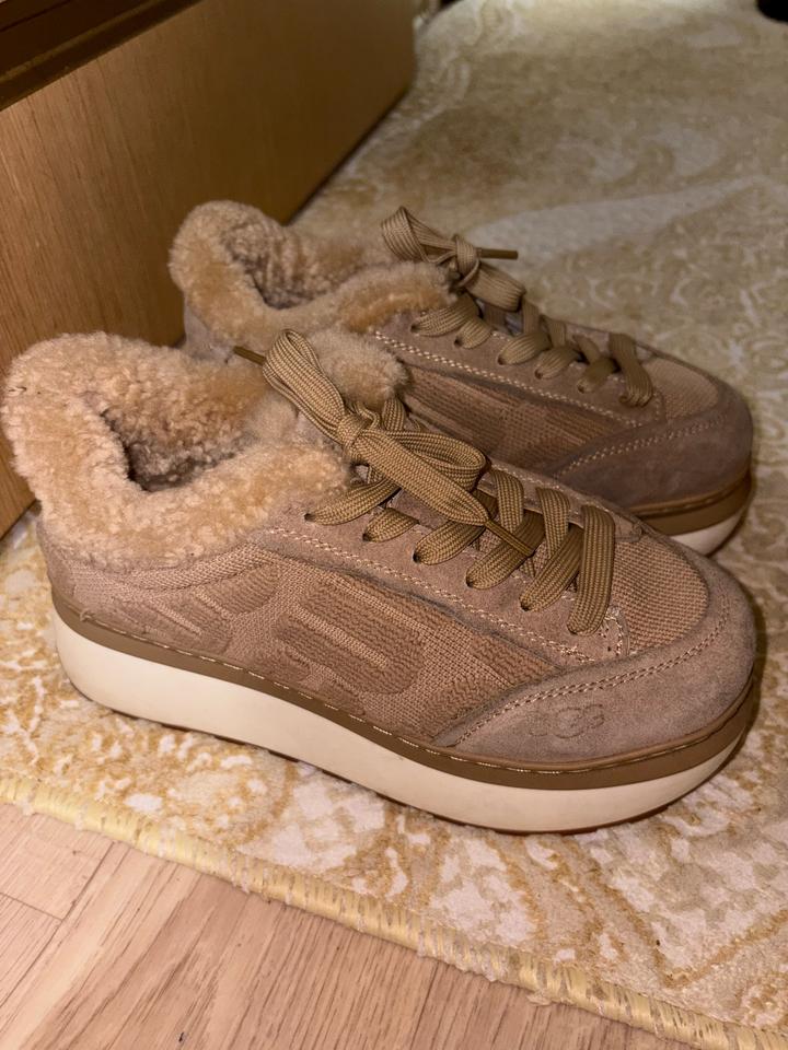 Кроссовки UGG